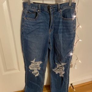 NEW HIGHRISE AMERICAN EAGLE MOMJEANS SIZE 4 XSHORT
